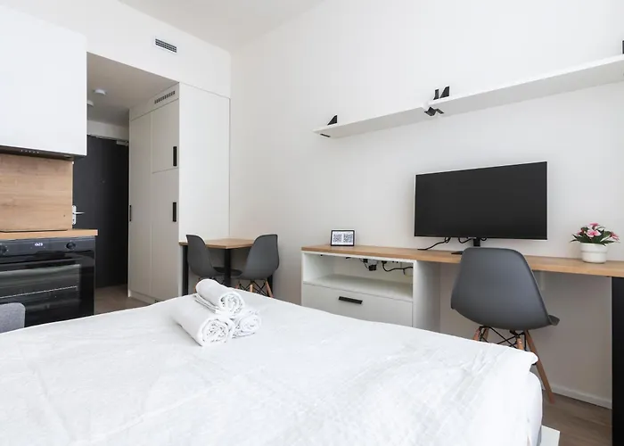 Studio Mozart, Free Onsite Parking, Air Conditioning, 1Gbs Wifi